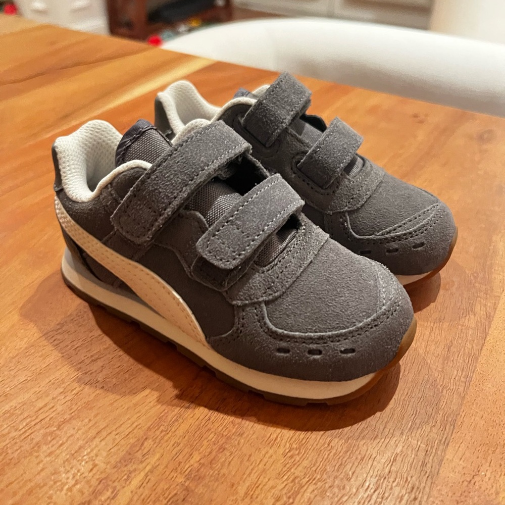 Cute Puma Toddler Sneakers! Size 8